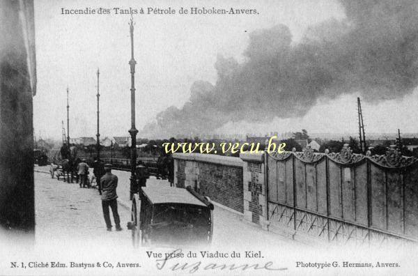 ancienne carte postale de Hoboken Incendie des tanks à pétrole de Hoboken - vue prise du viaduc de Kiel