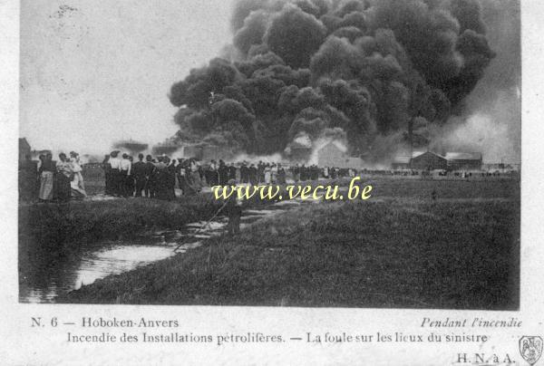 ancienne carte postale de Hoboken Incendie des installations pétrolières - La foule sur les lieux du sinistre.