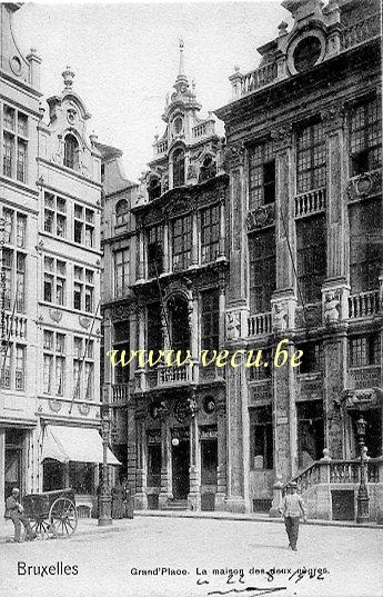 ancienne carte postale de Bruxelles Grand'Place - La Maison des deux Nègres.