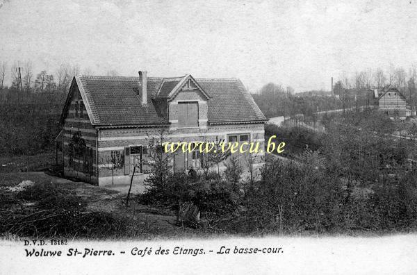 ancienne carte postale de Woluwe-St-Pierre Café des Etangs - La basse-cour.