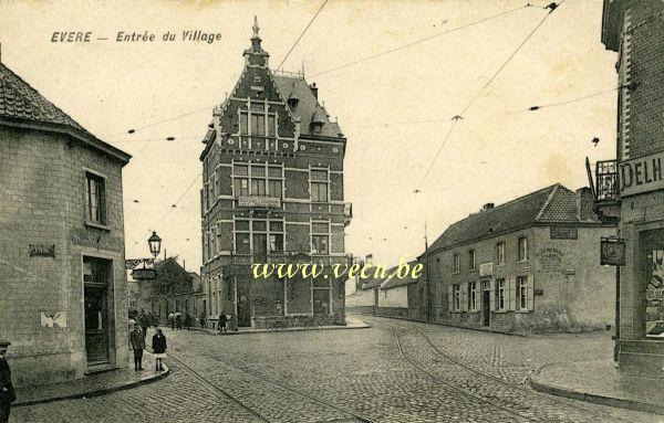 ancienne carte postale de Evere Entrée du village. Croisement chaussée d' Helmet et de la rue du tilleul