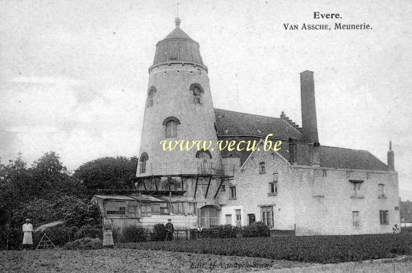 ancienne carte postale de Evere Meunerie Van Assche. Les ailes du moulin furent replacées par un moteur en 1887.
