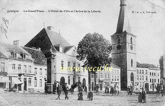 ancienne carte postale de Jodoigne L'Hôtel de ville et l'arbre de la Liberté