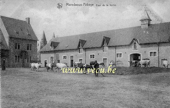 ancienne carte postale de Maredsous Cour de la ferme de l'Abbaye