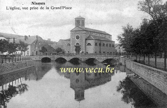 postkaart van Nismes L'église, vue prise de la Grand'Place