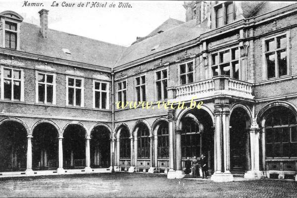 ancienne carte postale de Namur La Cour de l'Hôtel de Ville