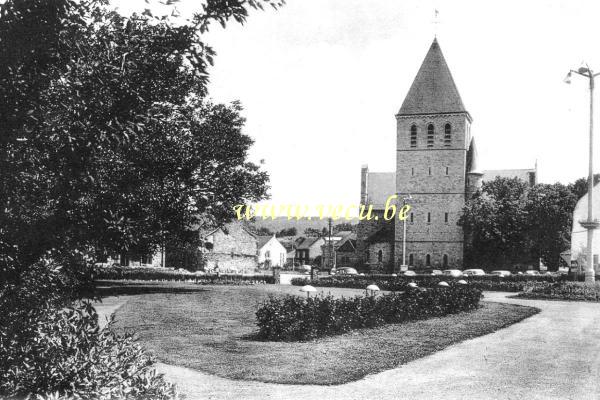 postkaart van Han-sur-Lesse L'Eglise et le Parc Communal