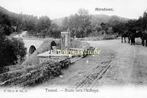 ancienne carte postale de Maredsous Route vers l'Abbaye