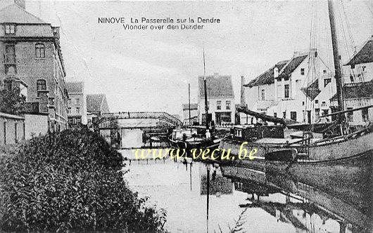 ancienne carte postale de Ninove La Passerelle sur la Dendre