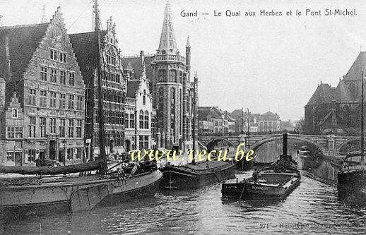 ancienne carte postale de Gand Le Quai aux Herbes et le pont St-Michel