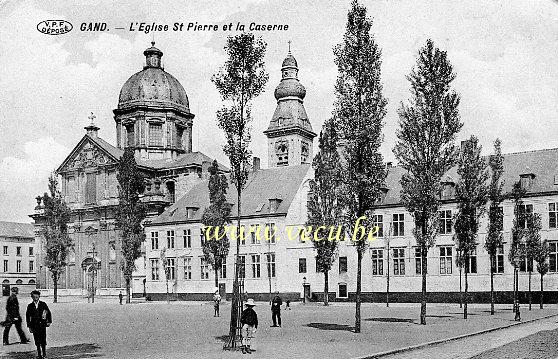 ancienne carte postale de Gand L'église St Pierre et la Caserne