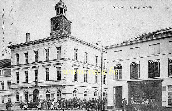 ancienne carte postale de Ninove L'Hôtel de Ville