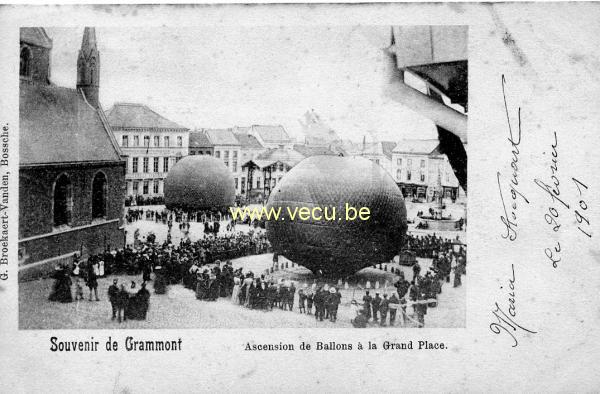 ancienne carte postale de Grammont Ascension de ballons à la Grand Place.