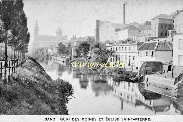 ancienne carte postale de Gand Quai des moines et Eglise Saint-Pierre