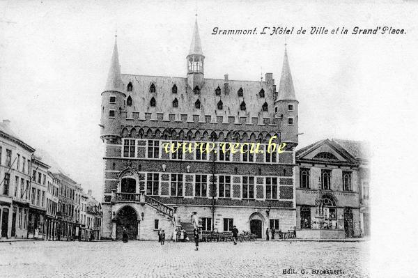 ancienne carte postale de Grammont L'hôtel de ville et la Grand Place