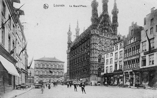 ancienne carte postale de Louvain La Grand'Place