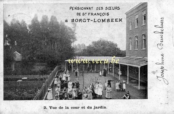 ancienne carte postale de Borchtlombeek Pensionnat des soeurs de St François - vue de la cour et du jardin