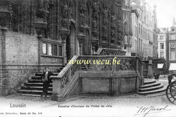 ancienne carte postale de Louvain Escalier d'honneur de l'hôtel de ville