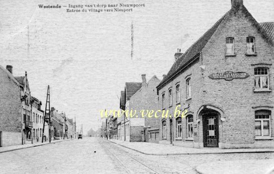 postkaart van Westende Ingang van't dorp naar Nieuwpoort