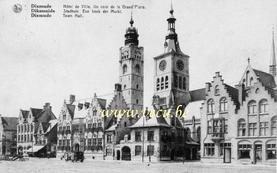 ancienne carte postale de Dixmude Hôtel de ville. Un coin de la grand'Place