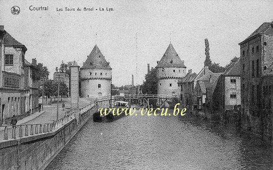 ancienne carte postale de Courtrai Les Tours du Broel - La Lys (après la guerre)