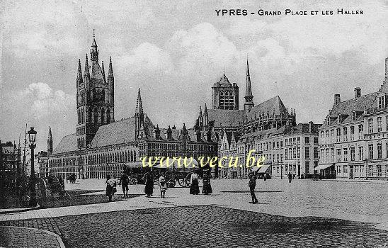 postkaart van Ieper Grand Place et les Halles