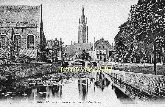 postkaart van Brugge Het Wijngaardplein en de toren van de Onze-Lieve-Vrouwekerk