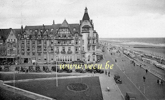 ancienne carte postale de Le Zoute Place Albert Ier et la Digue