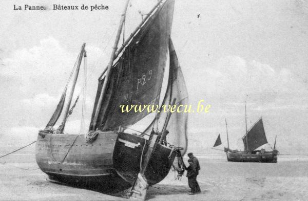ancienne carte postale de La Panne Bateaux de pêche
