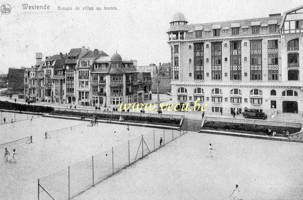 ancienne carte postale de Westende Groupe de villas au tennis