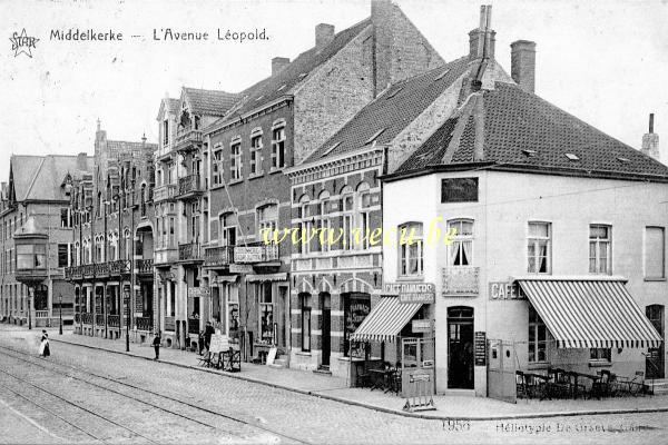 ancienne carte postale de Middelkerke L'avenue Léopold