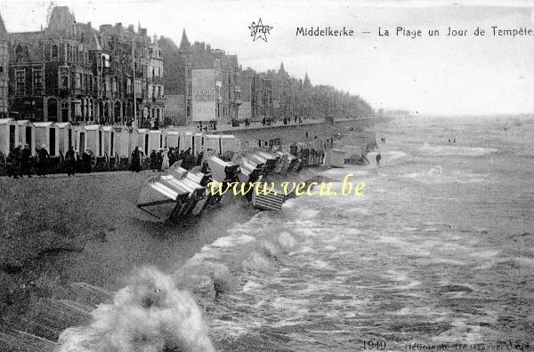 ancienne carte postale de Middelkerke La Plage un jour de tempête