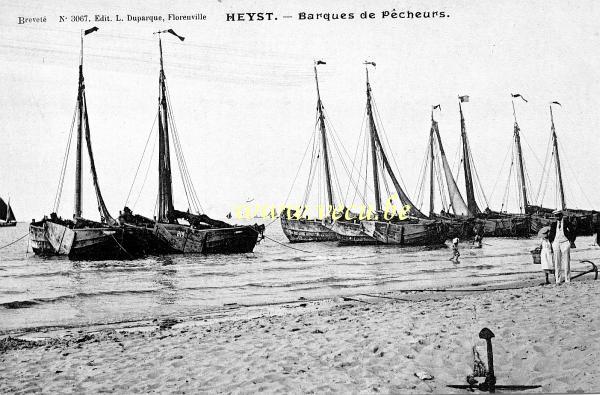 ancienne carte postale de Heyst Barques de pêcheurs