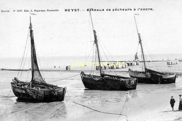 ancienne carte postale de Heyst Bateaux de pêcheurs à l'ancre