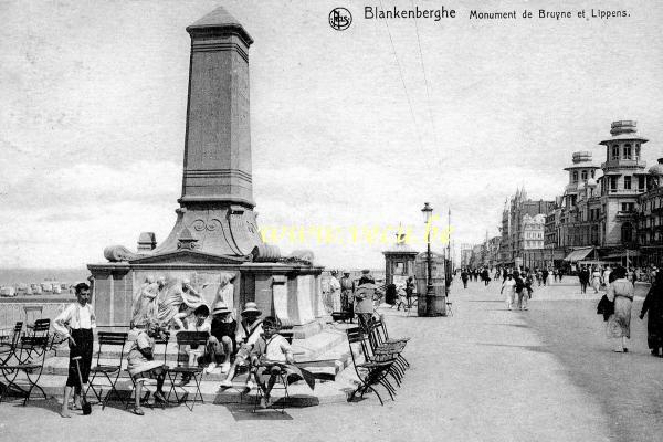 ancienne carte postale de Blankenberge Monument de Bruyne et Lippens