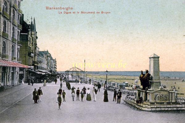 ancienne carte postale de Blankenberge La Digue et le Monument de Bruyne