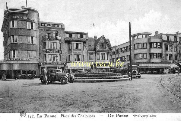 ancienne carte postale de La Panne Place des Chaloupes (avec les hôtels Providence, Du Sultan et Delporte)