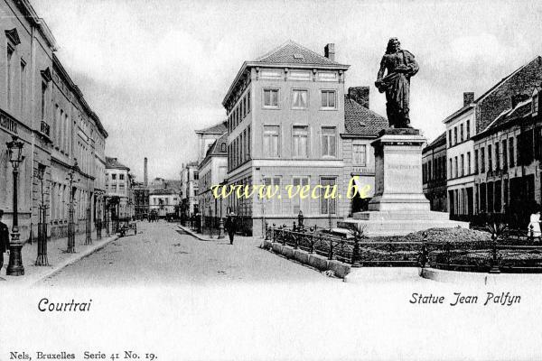 ancienne carte postale de Courtrai Statue Jean Palfyn