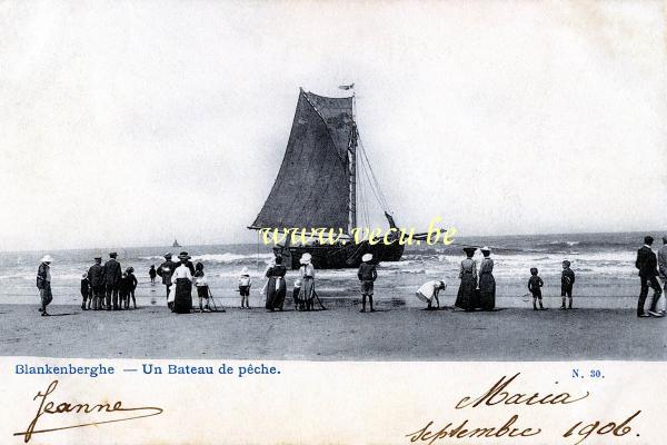 ancienne carte postale de Blankenberge Un bateau de pêche
