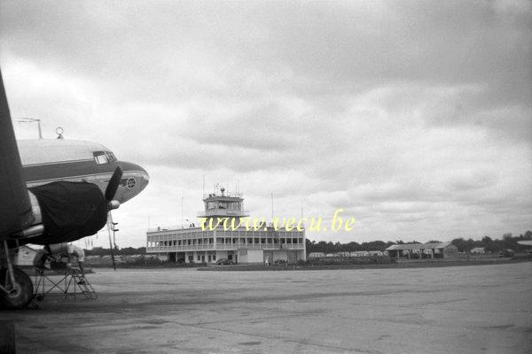 photo ancienne  d'avions   Bâtiment de l'aéroport de Léopoldville