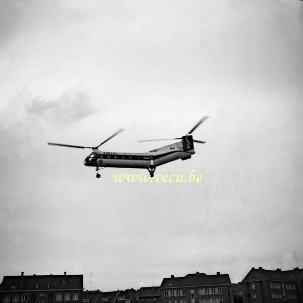 foto van Helikopter  Démonstration d'un hélicoptère Sabena à l'exposition de 1958
