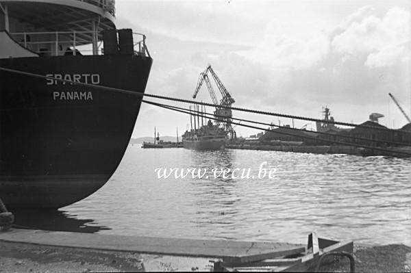 photo ancienne  de cargos  Cargos à quai - Vue de la proue du Sparto, Panama