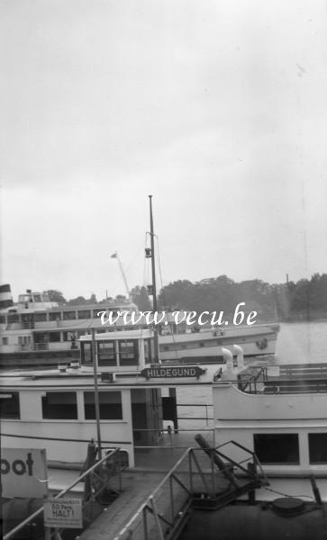 photo ancienne  de bateaux fluviaux  Bateaux-touristes sur le Rhin - embarcadère pour Mehlem(Bonn)