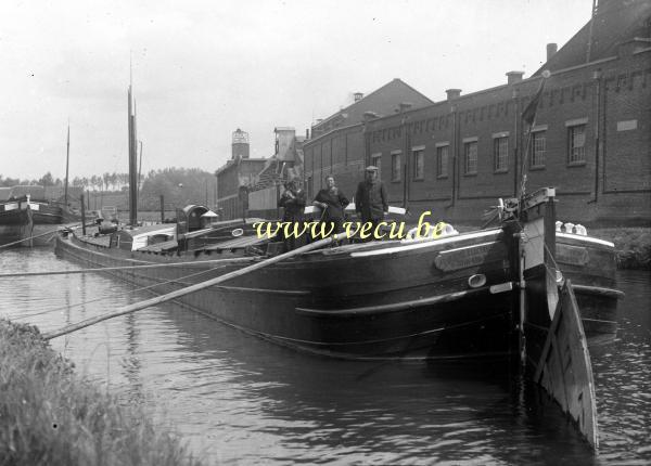 photo ancienne  de bateaux fluviaux  
