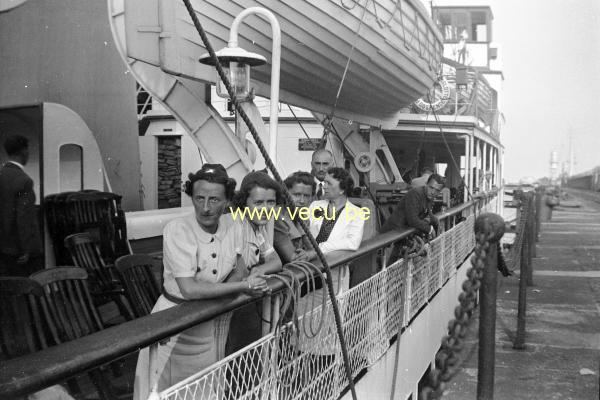 photo ancienne  de paquebots  Embarquement  à bord de la malle Joséphine-Charlotte