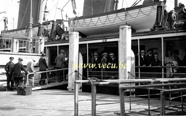 photo ancienne  de paquebots  Embarquement à bord de la malle Princesse Marie-José