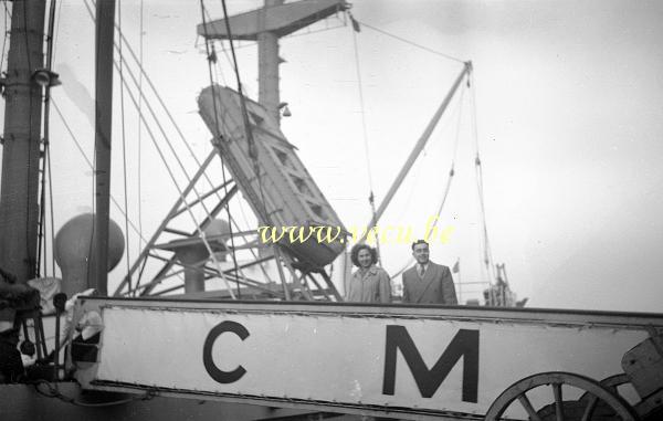 photo ancienne  de paquebots  Embarquement à bord du Steenstraete destination Matadi