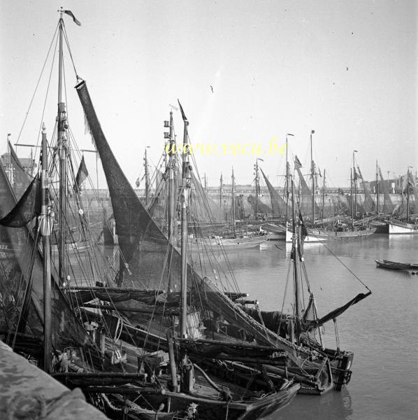 photo ancienne  de bateaux de pêche  Port de pêche