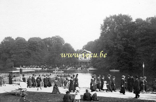 photo ancienne  de Bruxelles - Bois de la Cambre  Promenade autour du lac et châlet Robinson
