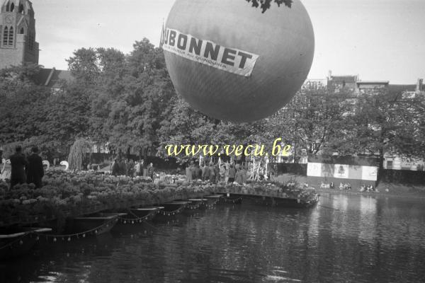photo ancienne  de la commune d'Ixelles  Fête des étangs - gonflage du ballon Dubonnet